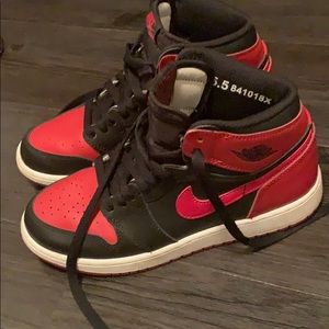 jordan 1’s red and black